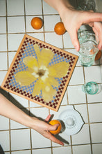 Ladda upp bild till gallerivisning, Flower with Checks 03 30x30

