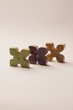 Ladda upp bild till gallerivisning, Ceramic Wall Flowers - Colourful Glaze
