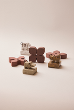 Ladda upp bild till gallerivisning, Ceramic Wall Flowers - Unglazed
