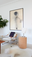 Ladda upp bild till gallerivisning, Suddig flicka
