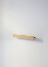 Load image into Gallery viewer, Floating Gallery Shelf - Oak
