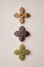 Ladda upp bild till gallerivisning, Ceramic Wall Flowers - Colourful Glaze
