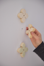 Ladda upp bild till gallerivisning, Ceramic Wall Flowers - Pastel Glaze
