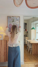 Ladda och spela upp video i Gallerivisaren, Vase Substitute
