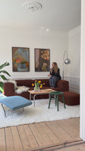 Ladda och spela upp video i Gallerivisaren, Carrying Autumn
