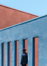 Ladda upp bild till gallerivisning, Varje vägg är en dörr
